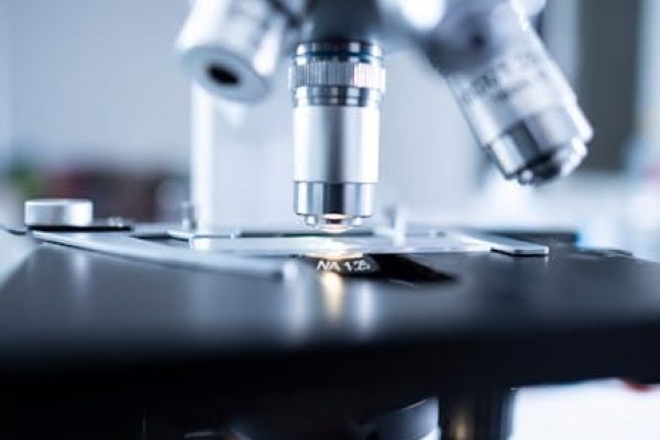 pexels-photo-2280547-2280547 Detailed view of a laboratory microscope focusing on lens and optical components.